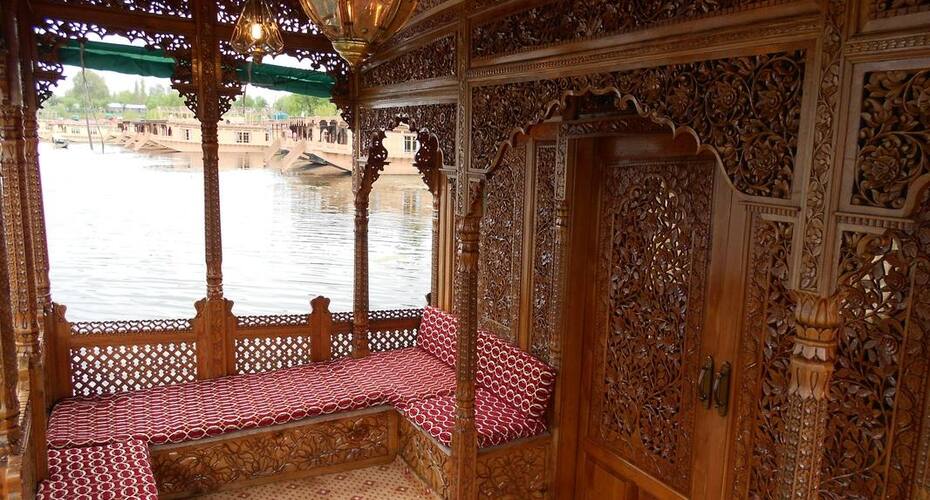 Young Jacqueline Houseboat, Srinagar 3